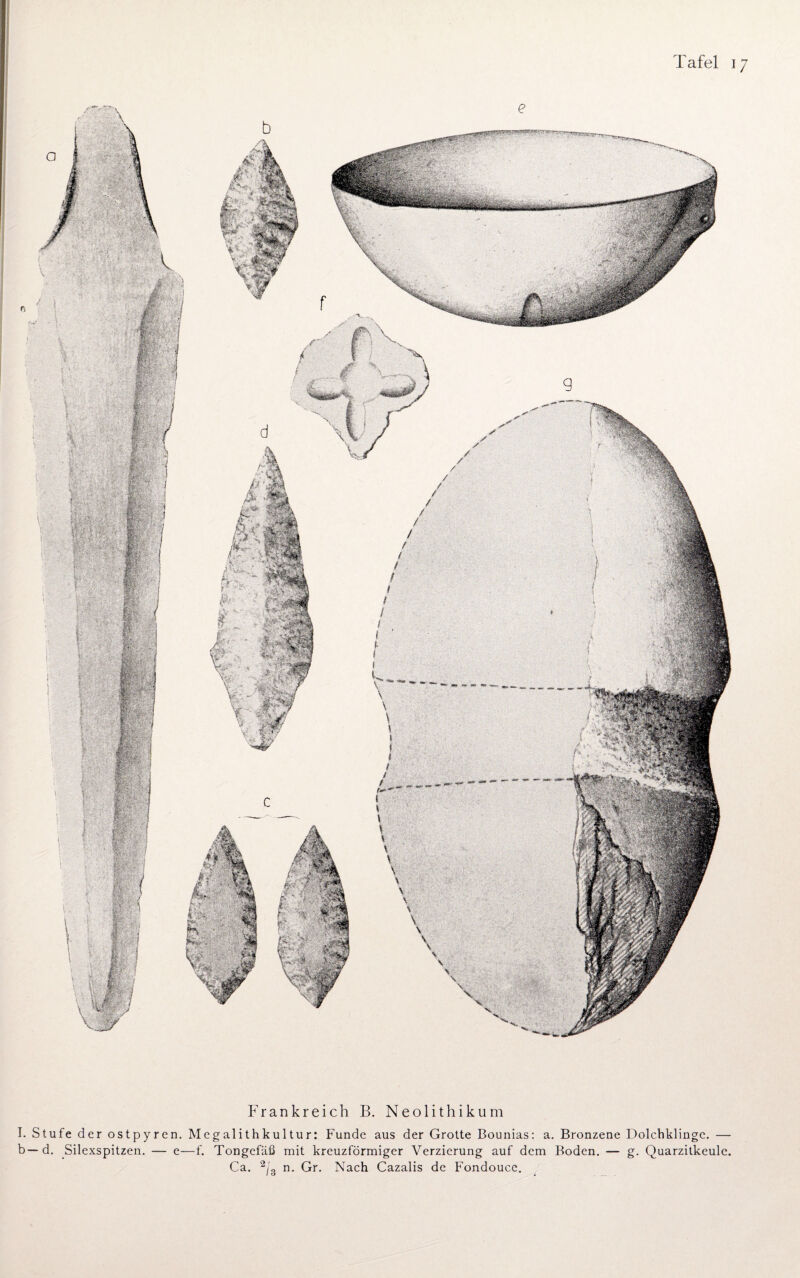 • IS Frankreich B. Neolithikum I. Stufe der ostpyren. Megalithkultur: Funde aus der Grotte Bounias: a. Bronzene Dolchklinge. — b—d. Silexspitzen. — e—f. Tongefäß mit kreuzförmiger Verzierung auf dem Boden. — g. Quarzitkeule. Ca. 2/3 n. Gr. Nach Cazalis de Fondouce.