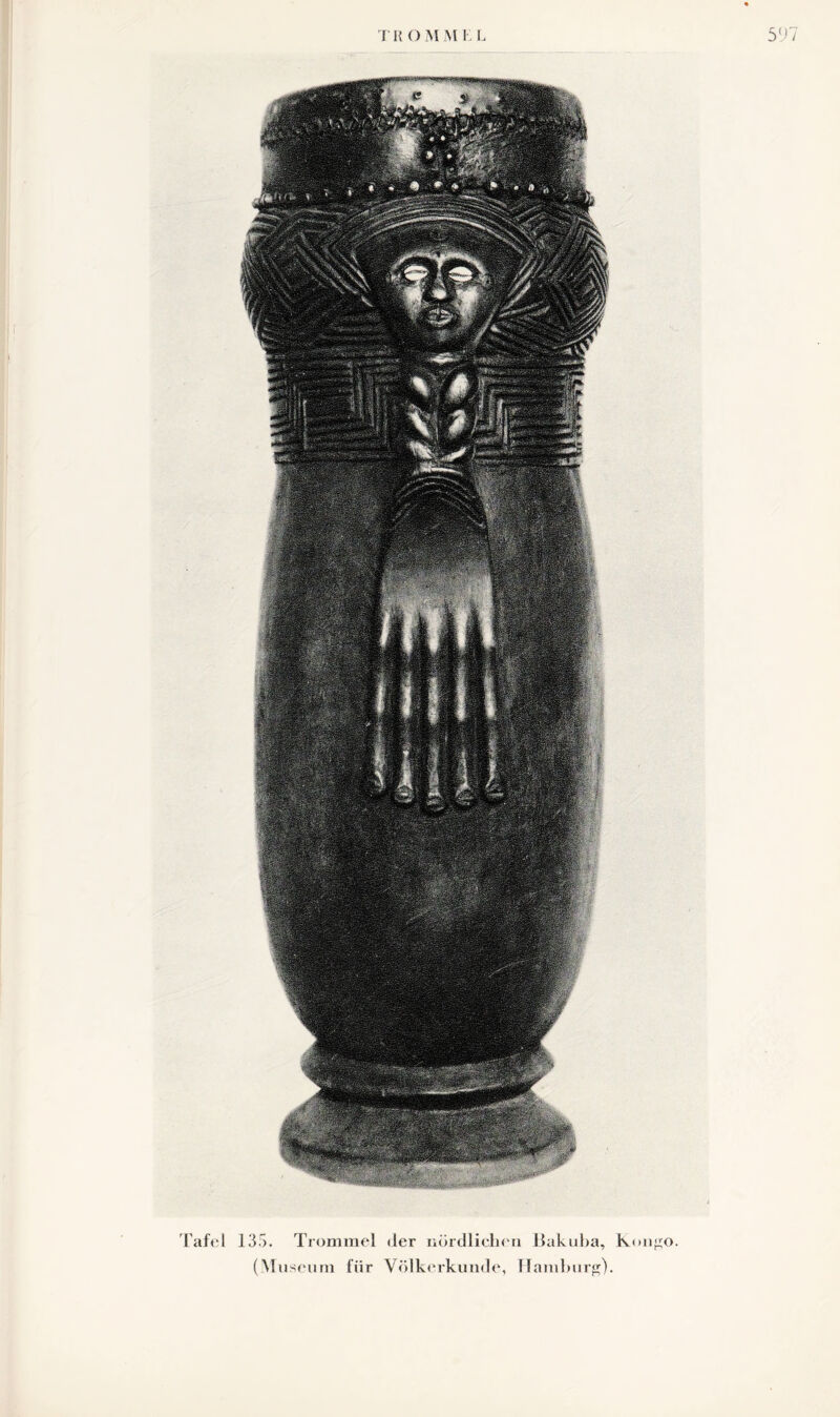 afel 135. Trommel der nördlichen Bakuba, koi^o (Museum l’iir Völkerkunde, Hamburg).