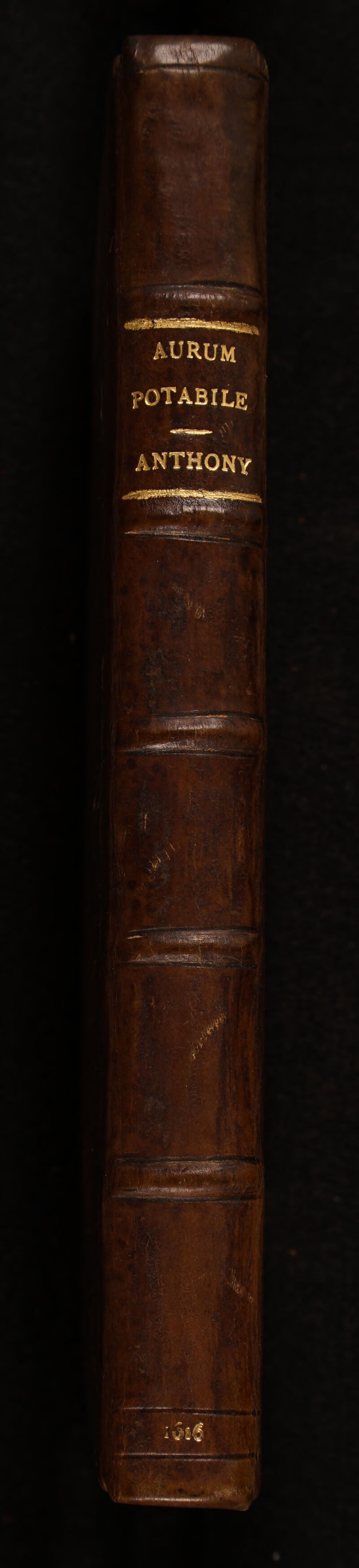 ■k > • AURUM pOTABILE ANTHONY . 1 • ' ' > ’ r N't vr-r'^ '-■jt ■ vB| -  - a