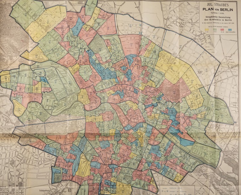 PLAN von BERLIN J Vlija4 • ■ iiaryn^ 71. ' yrhjtdm^ ' / ^ ;‘w .^r., jo-pkxtn t Bigrkbnuj Verhaltnis 1:14500. Graph ische Darstellung der Krebsialle in Berlin den einzelnen Stadtbezirken in den Jahren 1897-1899 Auf je 10 000 Einwohner entfalien: Murk, Brunnen uber 30 KrebsfSUe 320 ? Hein' SUchtn.: GiitiV, r^feis Nen Hoi V;Sch*n- V&f\ her 'roduclenS Btkladungi KKasern* ' icolafa mtlaadi \Aber£j VsAllle rf ifaA>*VAZ,*T1/ t -t. t/ * y VUelM/ / '^VIK Oardt I Mouhi ■■■■■• KSr Miuui-nc Skhlacki iui f JL1 Ciitcr^^ Saha- ; 179 b ■Jeff ?la\0 pi J WwirsV. fBaiani1 Rudolf- Ruramelsb'j senbJH IttunmifilSE fistdJJj/}' .JU&dv ) Plat: y^5ta^.t- &< Stralau' Var.ten Plat*. Stadtbezirks - Grenze Dichtigkeit der Bevolkerun| ■* nirii-TlX L**4 10,000