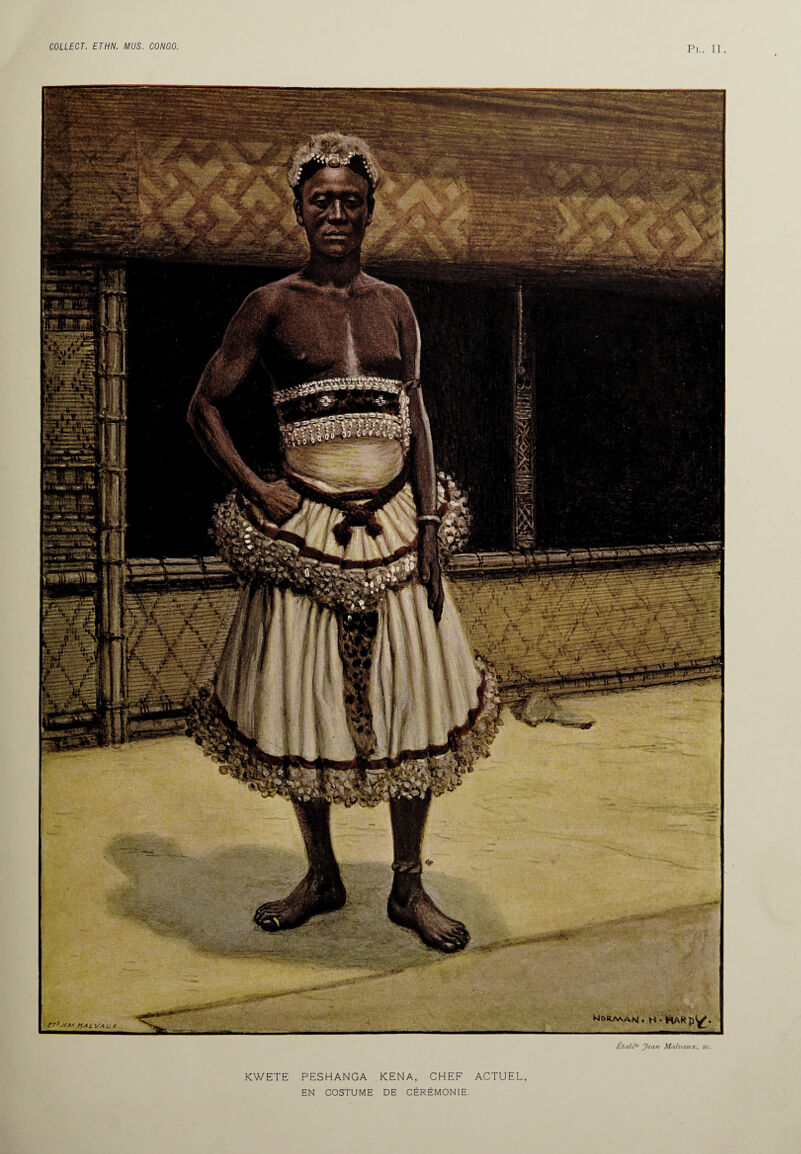 Établ** Jean Malvaux, sc. KWETE PESHANGA KENA, CHEF ACTUEL, EN COSTUME DE CÉRÉMONIE.