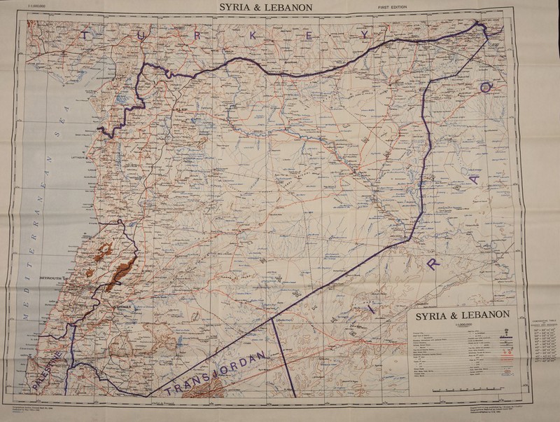           Badroussiy 4 Qalaat ef Bassite \; BANIAS vy  TARTOUS@-~ Te de Re Amnite R. SYRIA &amp; LEBANON        f ta ~ Fell Blat ) f | Tel Aarane 0, ee > S >, a a are ak, st    Y ~\_gbathe of okra oGa =o Abou Plane Ca : -_ \ Pc BieDallte | DT-Heulog, ; Ae loureibet ‘\ . Bir Trefaouie _— eed Birkpodac« |} Nasco go N Bath Chace | } Pde Ch ir Mlehane H a aN i Shire) Berenndi } 2 Ng Soumoumé P {   Tell Te 5 2 Fell Atchaché Po a \ i 1 ! ! 1 !   ~ az- ~ 320° - app EL < Klee Ute aN SH Bic Bialolame  Ss. ah Chek hist et @E! Ha!  ! Vi gg Foe mn cae Si) © rel Markab boyy Ovartir’ et ar y ‘ 5 Dahraya ACY Bt T. hod éd Dein’   pTellAfar jahach cao Heikh Ibrabim P)  Bir Larga a,  [hou Jedaya  ren Mannkhar Rharti ae ° Tell Mannkhar Chal   (a \ oe \\ Wleib Hamma gj Sezin€-~ _ \\ {2 Sabie Btr gZ  o Choundbar , | Sbaxtiserem ef Fougani L2Cheikh Hamid”... > ar. SO a ee ORigama tA I ee Qnayéo 4° 1, Mis “ez   iy Telle| Frei, \ \!  Tell Foudelne/  0 @Fadrhami macy 9Cana Tavis msaniyé — ( Dedicha Sa  hae ee {3Gaer boudari hal F / Jroube fra \ 205 Xe  ok Bir/Moucilann eBir Khader ef Ma. “S    882¢9 Tel/Asfar olkholé Khedrboet el. Am  T Mag 2 Réjem al M: “oy raat * 652 Wem al Mara *Tei/ Abou el Qanafed Ne : Sos 722% Telf BRhoubgTa/Serit ror ! Ourn Edenn  BirAbou    Wid _~ | &amp;~Tell et Tayarite na * BirAbou Bouaid ‘palkha Boughanss a . / 98 Ma Ny ‘“S “i Galaat ef Meleh  Principal City------------------ Chief Town of District..--~ »   Sub-district.- Boundary, International with numbered Pillars. — District Boundary. Railway, Normal Gauge. » Narrow ~~ Pipe-line &amp; Pumping Station.- Ruin, Roman Ruin. ~~~ ----~~ Aerodrome, Emergency Landing @roun: Roads /8 class... -- ~~ ww ognd ow  Tracks 1% clas' » ond Ont ow Roman Roads... -.-~---- Well, Water Point, Spring. Volcanic Area. -— Kabra, Marsh. -- hef-lieu d’Etat » de Mohafazat._ » de Caza____ Limite de Mohafazat. _Chemin de fer @ vole normal Setaas CFR ie etroit _Pipe-line, station de pompage __Ruine, Ruine Romaine —---~- _Aérodrome, Terrain de secours-   Baniyé Gharvi + Ss 0 Diyab oS Bi Jere]* Yousila gm hs oui Tj SAAR ane f ~ erlune 2 Soumeidé Soume: za aes, Sen  | | val \   COMPARATIVE TABLE GRADES AND DEGREES 36° = 32°24’ 00” 37° = 33° 18°00” 38° = 34°1200” 39° = 35° 06’ 00” 40° = 36°00 00” 4\® = 36°54°00” 426 = 37° 48° 00” 43° = 38°42” 00” 44° = 39° 36° 00” 45° = 40230 00” 46o= 47%= 42° 18°00”