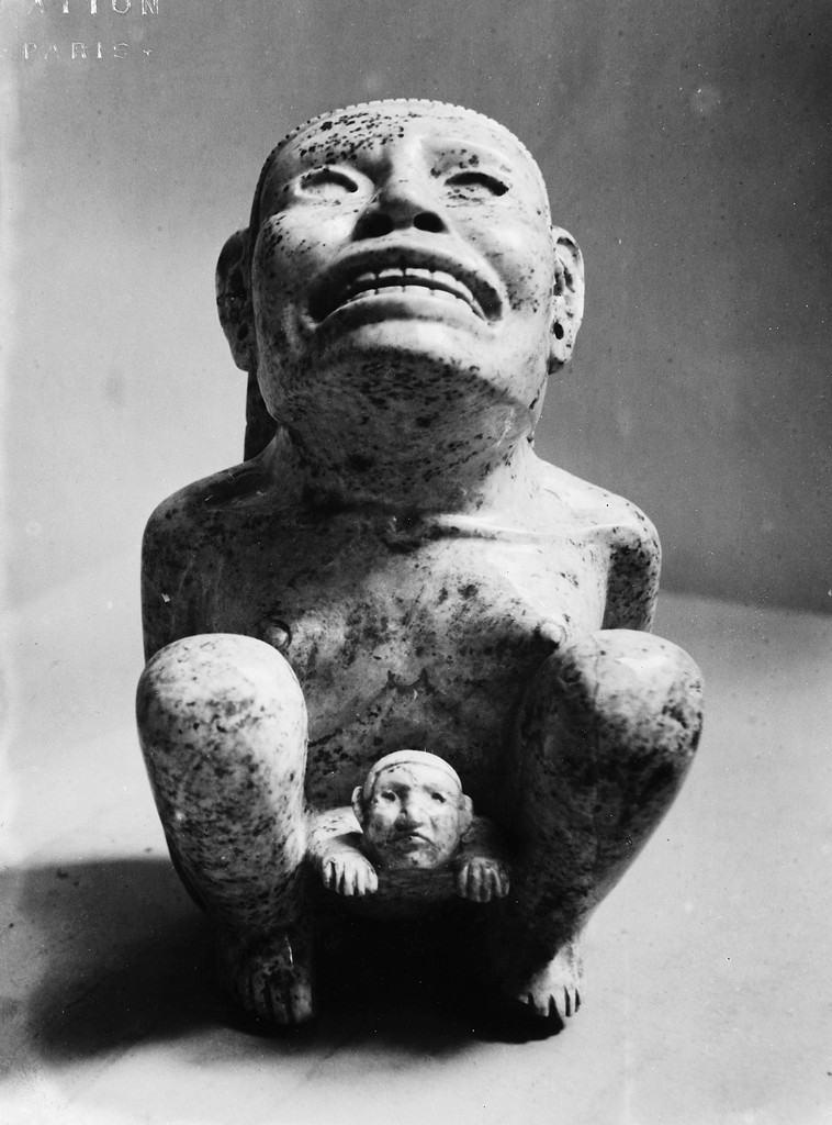 M0003315: Front view of a statuette of Tlazolteotl, an Aztec goddess of fertility | Wellcome Collection