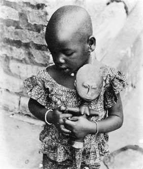 M0005599: Ashanti girl with a traditional Akuaba doll, Ghana