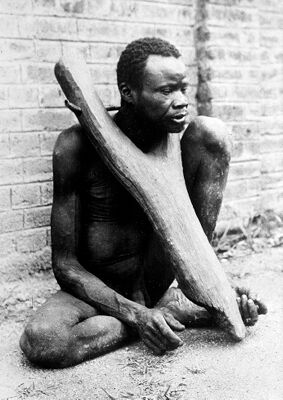 M0010822: A Sudanese man suffering from mental illness restrained with a y-shaped piece of wood bolted around his neck