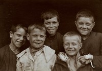 view St Mary's Hospital, Plaistow: children from Plaistow. Photograph, 1904.