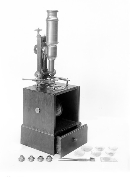 M0000220: Nachet collection: compound monocular microscope