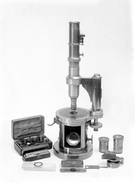 M0000240: Compound moncular microscope