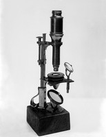 view M0000224: Nachet collection: brass microscope on a wooden base