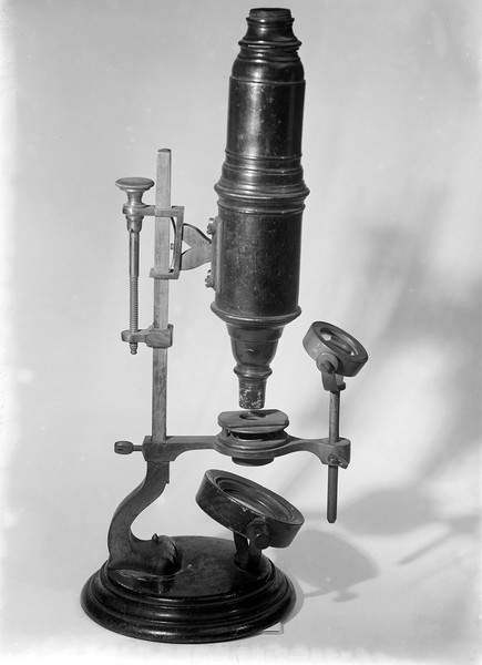 M0000191: Nachet collection: wooden cuff microscope