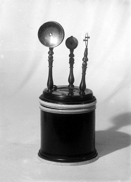 M0000200: Nachet collection: pocket microscope