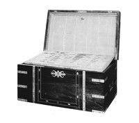 view M0000998: Dental instrument case with lid open showing the top set of of instruments