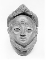 view M0000853: Sacred wooden mask from the Democratic Republic of Congo