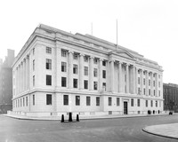 view M0002861: Front exterior view of Wellcome Research Institute Building, 1932.