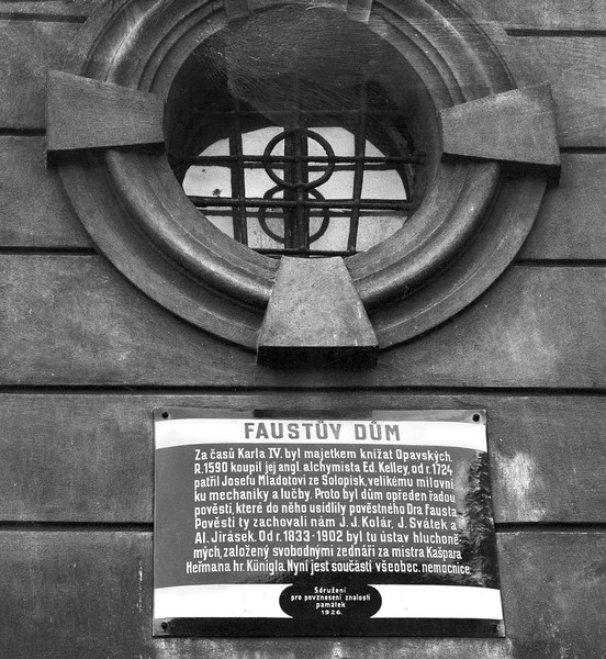 M0003577: Name plate above a chemist's shop in Prague