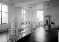 view M0004517: Wellcome Historical Medical Museum, view of Hall of Statuary, Euston Road