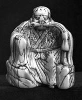 view M0004082: Netsuke of Shinno, one of the Three Sovereigns, wearing leaf coat, Japan