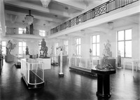 view M0004496: Wellcome Historical Medical Museum, view of Hall of Statuary, Euston Road