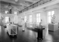 view M0004506: Wellcome Historical Medical Museum, view of Hall of Statuary, Euston Road