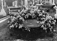 view M0006503: Pasteur Institute wreath on Joseph Lister's grave