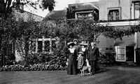 view M0008535: Sir Henry Wellcome with his wife and son