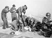 view M0007682: Air raid practice on the roof of the Wellcome Research Institute building