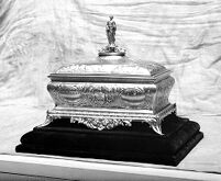 view M0007823: Casket containing the Freedom of the City of Glasgow, presented to Joseph Lister, 1918