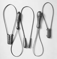 view M0008281: Whalebone bstetrical fillets, 4 instruments.