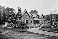 view M0008649: Exterior of Brockwell Hall, home to the Wellcome Physiological Research Laboratory / M0008650: Interior of laboratory at the Wellcome Chemical Research Laboratories, 6 King Street, London