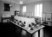 view M0010924: Wellcome Historical Medical Museum exhibition: History of the Microscope, December 1948