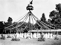 view M0013012: Maypole dance at Burroughs Wellcome & Co 25th Anniversary Fete, 1905