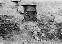 view M0013030: Niche in east wall in Fosse Temple, Tell el Duweir