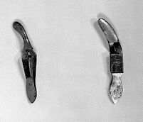 view M0014538EA: Spenser Wells' forceps / M0014538EB: Two bulldog clips, used for holding arteries