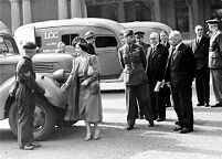 view M0015235: King George VI and Queen Elizabeth with a presentation of ambulances at Buckingham Palace, 1943
