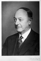 view M0015147: Portrait of James Macalister Mackintosh (1891-1966) / M0015148: Portrait of Lieutenant-General Sir William Porter MacArthur (1884-1964)