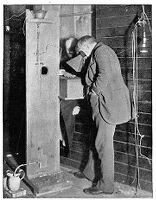 view M0015487: Thomas Edison using a calcium tungstate flouroscope