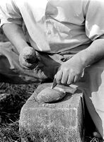 view M0015960: Graver (burin) production, demonstrated by Leon Coutier using side-blow method