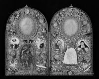view M0016836: Dyptych reliquary containing two agnus dei, a representation of the tongue of St John Nepomuk and a Madonna