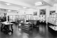 view M0017024: Wellcome Historical Medical Museum: centre section of 2nd floor gallery, July 1958