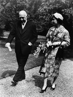 view M0017620: Nils Bohr and Her Majesty Queen Elizabeth II, walking in the gardens of the Carlsberg Mansion of Honour, Valby, Denmark