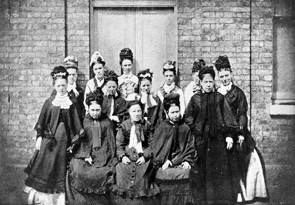 M0017810: Group photograph of nurses at Guy's Hospital, 1865