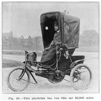 view M0018367: A physician in a very early form of car, 1906