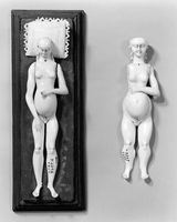 view M0018659EA: Anatomical figures in ivory; two pregnant females