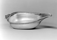 view M0018458EA: Silver gilt pap boat with cockle shell handle, 1810-1811